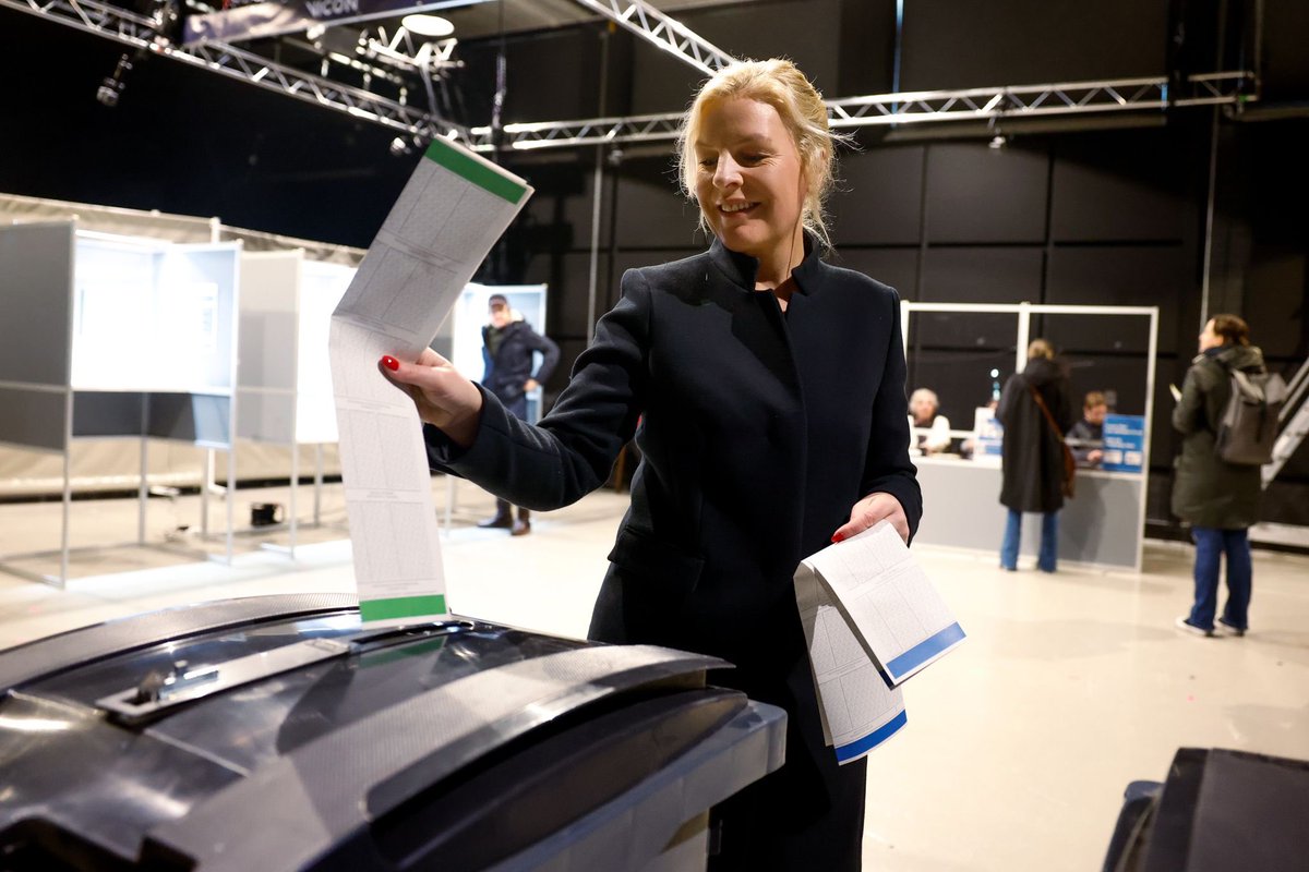 Ga ook stemmen! 

Vandaag kan links de grootste worden. Wij kiezen voor een socialer en eerlijker Nederland. 

Kies sociaal, stem PvdA. #verkiezingen15maart #ps2023