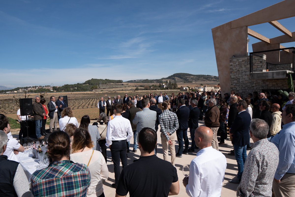 ATRoca_wines's tweet photo. Seguim emocionats per la inauguració del nostre celler de Sant Sebastià dels Gorgs, moltes gràcied per acompanyar-nos 🥂
#atroca #atrocawines #penedesturisme #classicpenedes #dopenedes #visitaavinyonet https://t.co/pHmKcfmkYg