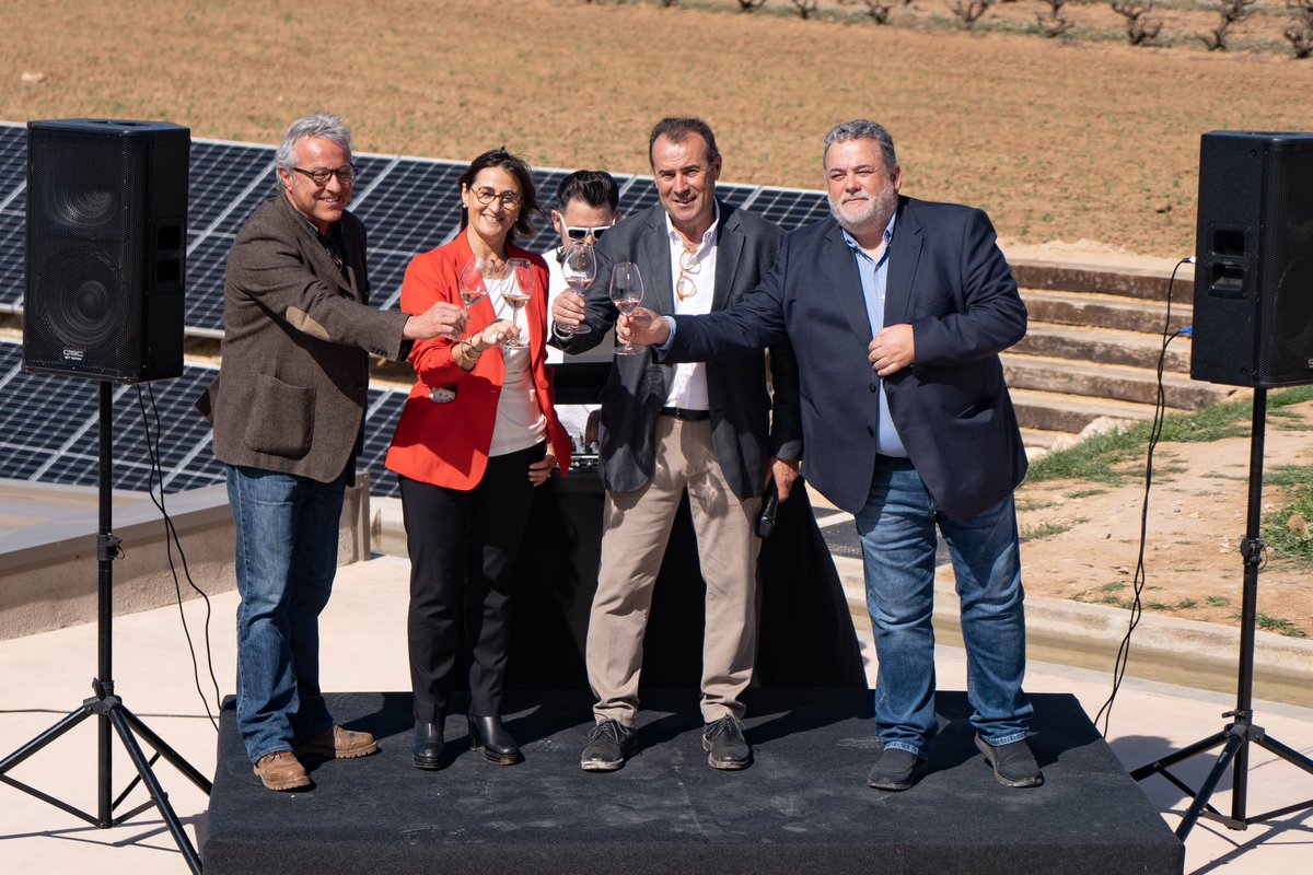 ATRoca_wines's tweet photo. Seguim emocionats per la inauguració del nostre celler de Sant Sebastià dels Gorgs, moltes gràcied per acompanyar-nos 🥂
#atroca #atrocawines #penedesturisme #classicpenedes #dopenedes #visitaavinyonet https://t.co/pHmKcfmkYg