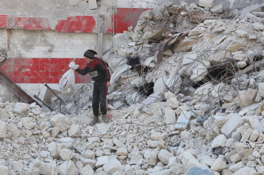 WeWorldOnlus's tweet photo. Prima la guerra, ora il terremoto.  
Da 12 anni, milioni di persone in Siria vivono in situazioni di emergenza e hanno perso tutto.  

Oggi e tutti giorni, rimaniamo al fianco delle comunità in Siria.  
#Siria https://t.co/3Jw4IFpEkQ