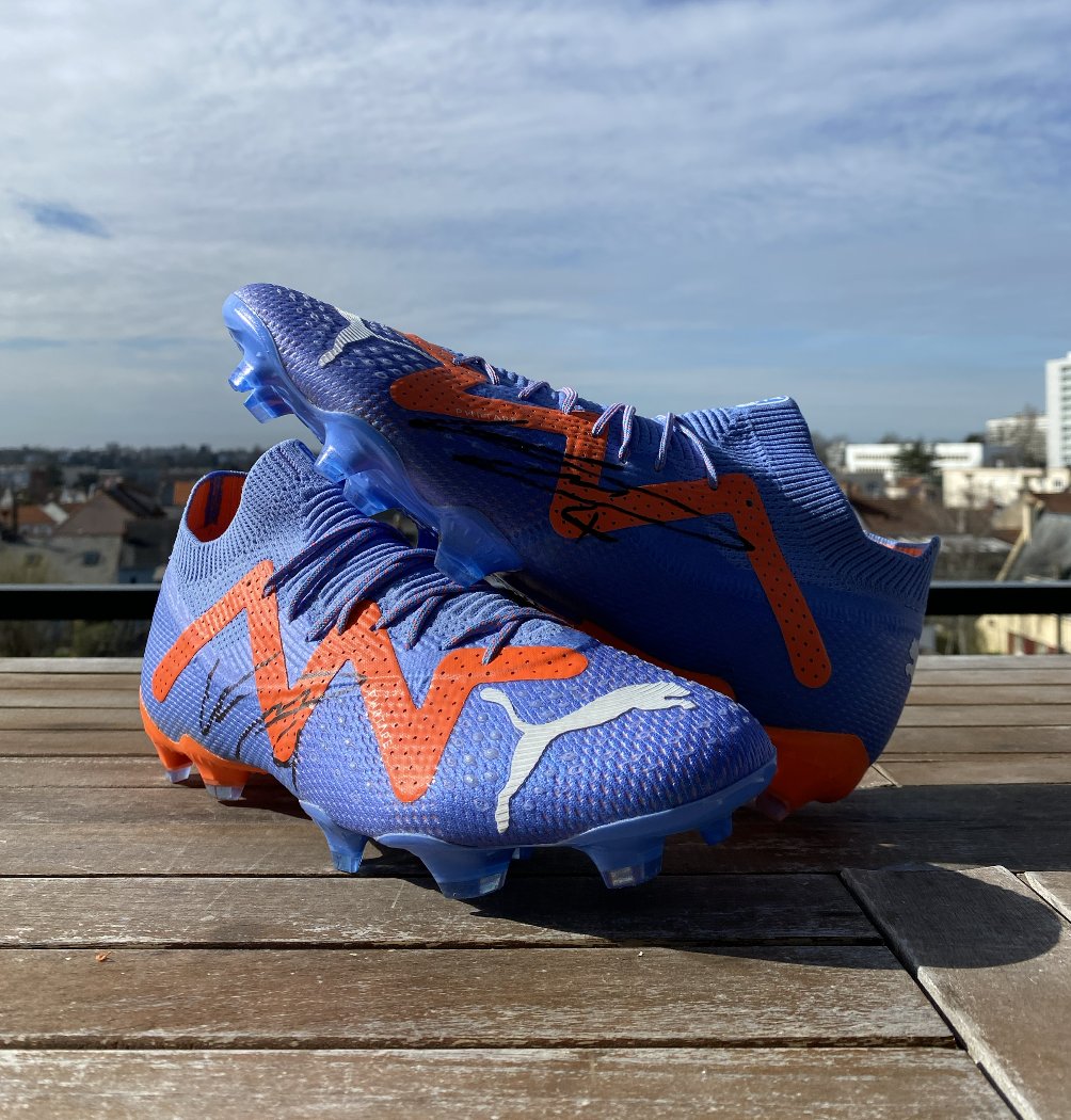 footpack's tweet photo. 🚨 𝗝𝗘𝗨 𝗖𝗢𝗡𝗖𝗢𝗨𝗥𝗦 🎁

On te fait gagner une paire de 𝙋𝙐𝙈𝘼 𝙁𝙪𝙩𝙪𝙧𝙚 dédicacée par @KevinDanso98, défenseur du 𝙍𝘾 𝙇𝙚𝙣𝙨.

Pour participer :
- follow @footpack
- RT et like ce tweet

⏰ TAS le 20 mars. https://t.co/eXopihdrnL
