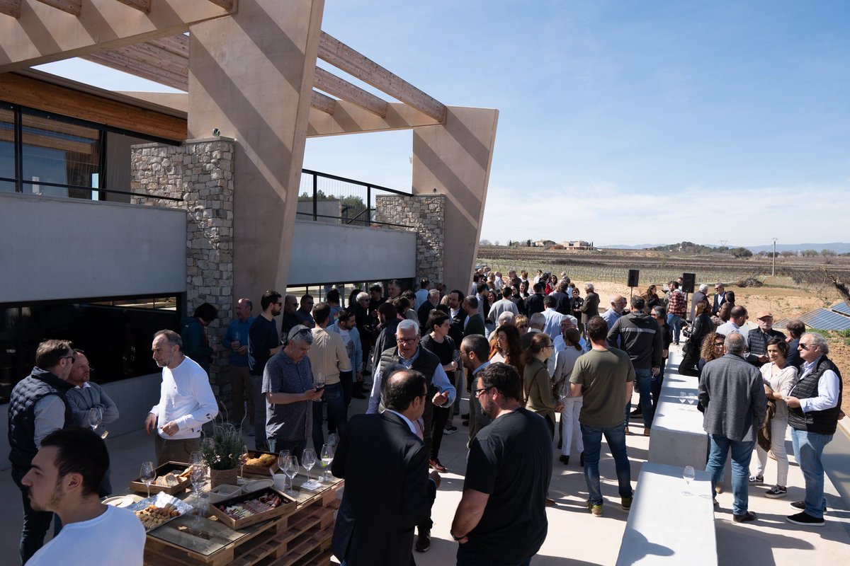 ATRoca_wines's tweet photo. Seguimos emocionados por la inauguración de nuestra bodega de Sant Sebastià dels Gorgs, muchas gracias por acompañarnos 🥂
#atroca #atrocawines #penedesturisme #classicpenedes #dopenedes #visitaavinyonet https://t.co/RhFV0V1Tqr