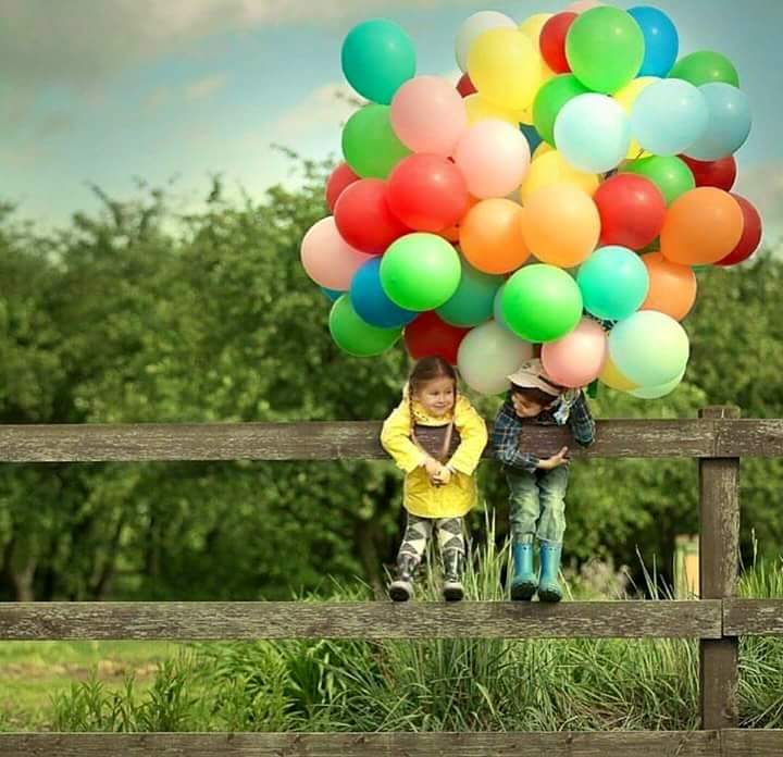 عنــــدما ....!!
تـــجد إنســـان وقف بِــ جــانبك يوماً ما !
تذكـــر إن الله ♡ هو الذي أرسله لِــ يقف بِــ جــانبك لِــ يُخفف عنك 

وعنــدما 
تجــد نفســـك وحيداً لا أحد بِــ جـــانبك ..!
تـذكـر أن الله ♡ يـريدك أن تلـجأ إليه هـو فقط لِـ يخفف عنك ما أنت فيه..