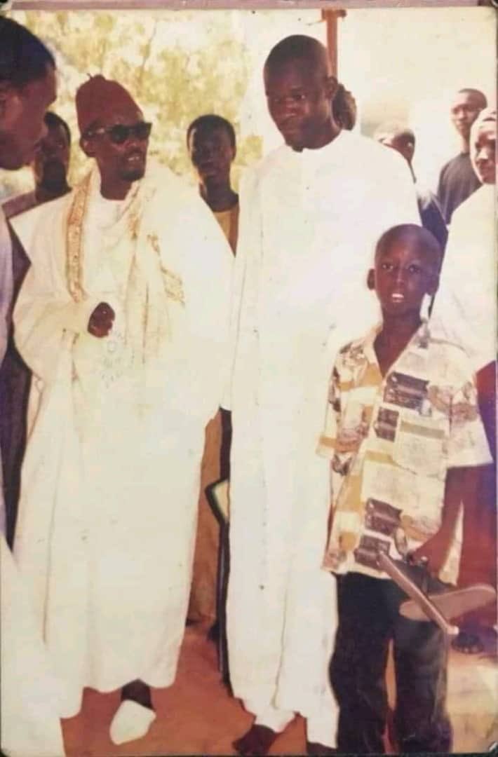 Mujadid98's tweet photo. Son dernier Gamou en Juillet 1997 ndeysaan
Dofii diogg ba fawou ndax sa dieuf si yonou L’islam Mbaye Yaaram https://t.co/1qds3eA9tI