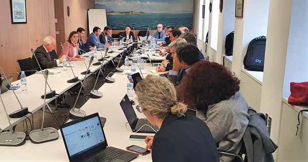 CuadernoAgrario's tweet photo. 🔴La secretaria general de #Pesca, #IsabelArtime, analiza con @CEPESCA la situación del sector pesquero español 🚢🐟⚓

+INFO➡️https://t.co/QAKWLttVpM vía @mapagob https://t.co/sYMgbr8chF