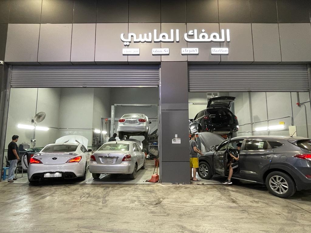 يسرنا تقديم الصيانة الشاملة والتي تتضمن:
تغيير بواجي تنظيف بخاخات وتنظيف البوابة وتغيير السير الخارجي وتغيير أقمشة الفرامل و ووزن البريك، كما يتوفر لدينا خدمة تشخيص الأعطال بالكمبيوتر
📌#جدة - طريق المدينة الطالع خلف فندق الموفنبيك
#جدة_الأن #سيارات #ورشة_سيارات #اصلاح_سيارات