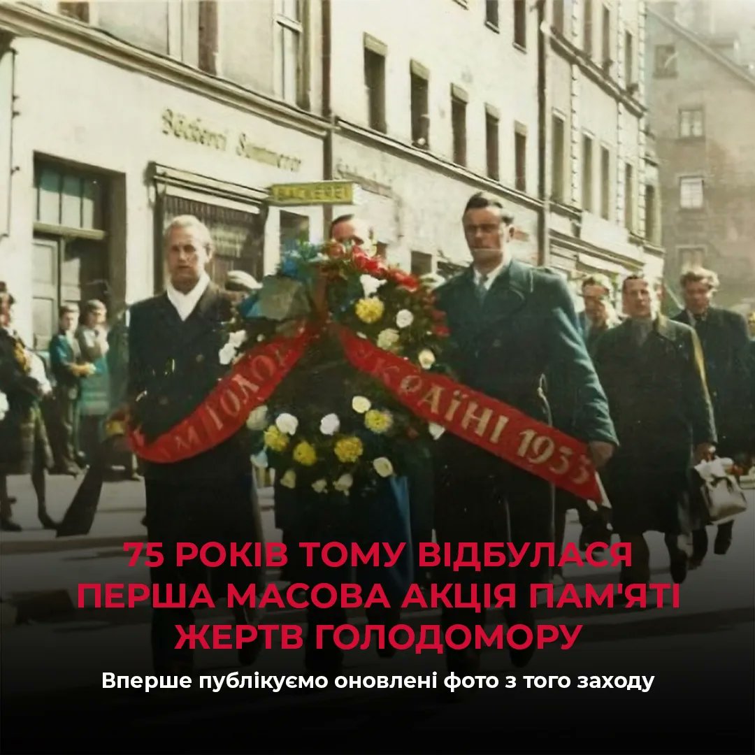 HolodomorMuseum's tweet photo. 75 років тому відбулась перша масова акція пам'яті жертв Голодомору. Вперше публікуємо оновлені фото з того заходу  

14 березня 1948 року одразу в кількох містах Західної Німеччини пройшла перша масова акція пам'яті жертв Голодомору

Докладніше (+фото): https://t.co/Ww4pPIqvWg https://t.co/mMgMOfqJOX