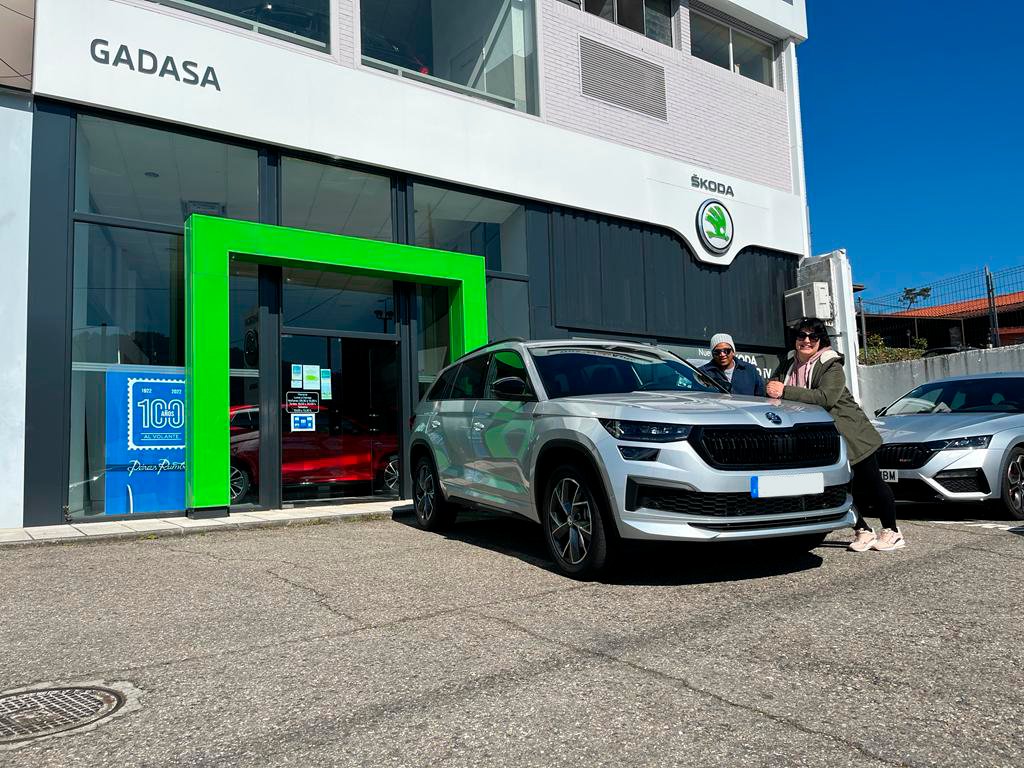 GadasaSkoda's tweet photo. Beto y Carol nos eligen para llevarse este bonito #skodakaroqsportline 
¡Gracias por confiar en nosotros! https://t.co/4ZeOQpS1JJ