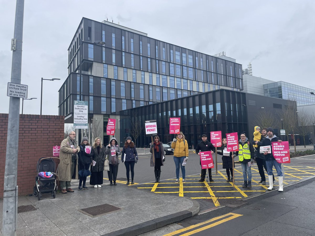 Back out today on the picket line. A Hadyn Ellis Building and SBARC team-up at Cardiff University ✊🏻 #UCUrising #WalkoutWednesday