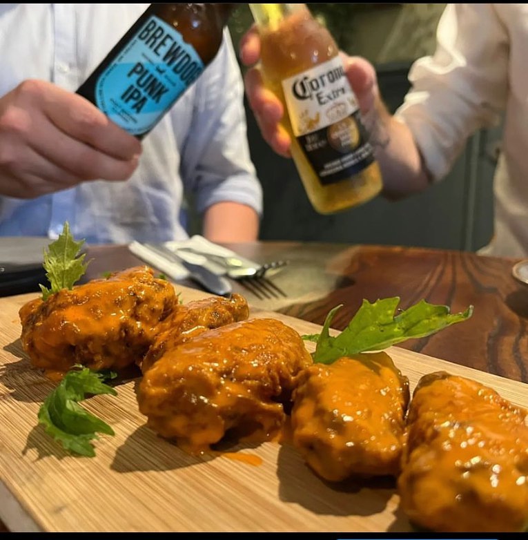 It's a little cooler today but our Buffalo Hot Wings will soon warm you up! on #wingwednesday @welovegoodtimes @chestertweetsuk @ShitChester @BeersInChester @TasteCheshire @TCFoodFestival