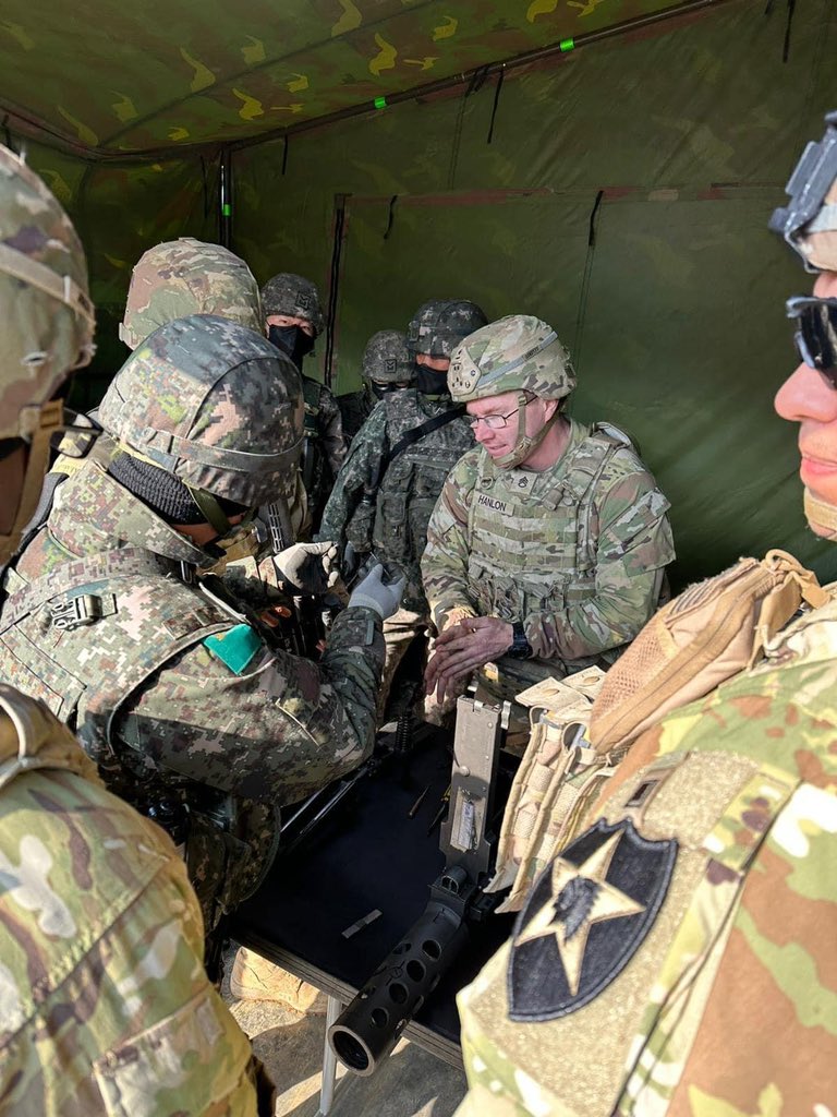 2INFDIV's tweet photo. Bravo SMC 194th DSSB has been conducting combined training with the ROKA 5th LSB Recovery this week as part of #WarriorShield. 
#AssignmentofPurpose https://t.co/3LFIMgDE4U