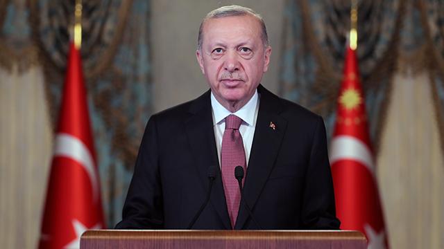 Cumhurbaşkanı Erdoğan:

İnşallah 14 Mayıs'a kadar 6'lı koalisyonun adayıyla demokratik bir şekilde yarışacak, kendisine gereken koltuğu vereceğiz.

Sonunda “bay bay Kemal” birilerini öne sürmek yerine karşımıza çıkacak cesareti gösterdi.