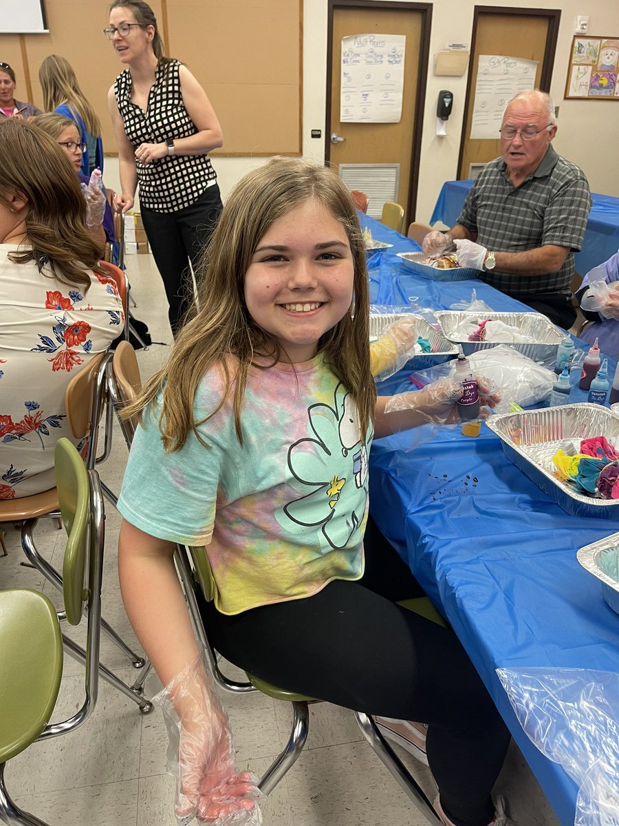 cironek1219's tweet photo. Successful tie dye night with our safety patrol DC students!!! @CitrusSchools #celebratelps https://t.co/UWHsUP0rvB