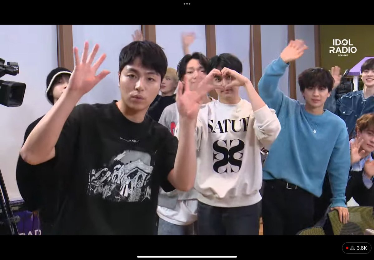 _Paupau03's tweet photo. I have so many thoughts and feels on iKON’s Idol Radio guesting and I have to let it out so I can focus on my sermon na.🥹😂♥️

A THREAD

1. iKON is HAPPY.😭 Their smiles, their laughter, their calm but chaotic demeanor all screams HAPPY. https://t.co/k722JRid1v