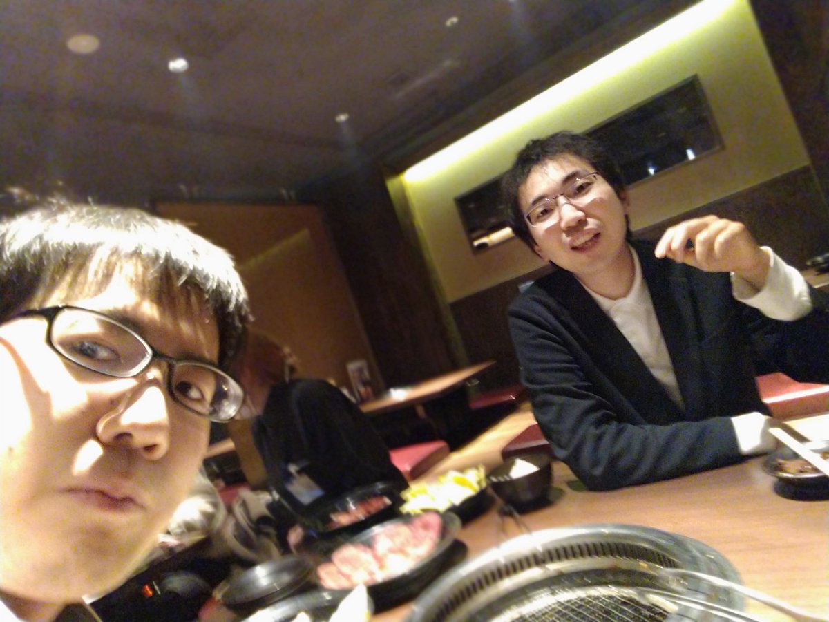 昨日、順位戦全日程が終了しました。9勝1敗でC1昇級が決まりました。
昨日は名古屋対局で、記録係の柵木新四段と昇段祝いをしました。ハチワンダイバーに行こうと話してましたが、定休日と知り、しびれました。久しぶりに柵木さんとゆっくり話ができて楽しい夜でした。
来期も頑張ります。