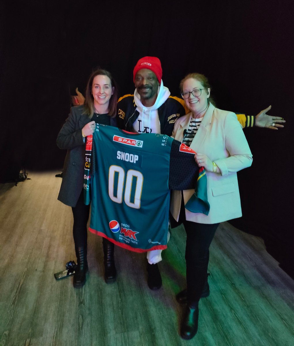 SSEBelfastArena's tweet image. 😏 The SSE Arena Belfast: where legends meet Giants.

#WeAreGiants #GiantsWillRise

@SnoopDogg | @BelfastGiants