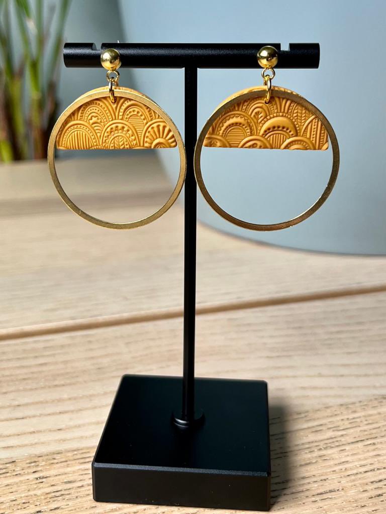 JerichoBeau's tweet photo. With Mother’s Day just around the corner why not gift her some lovely earrings, I’ll be at Gloucester green market in Oxford on Saturday or you can buy online use code 2for15 #oxford #oxfordshire #earrings #fashion #jericho https://t.co/NncEfsZLBF