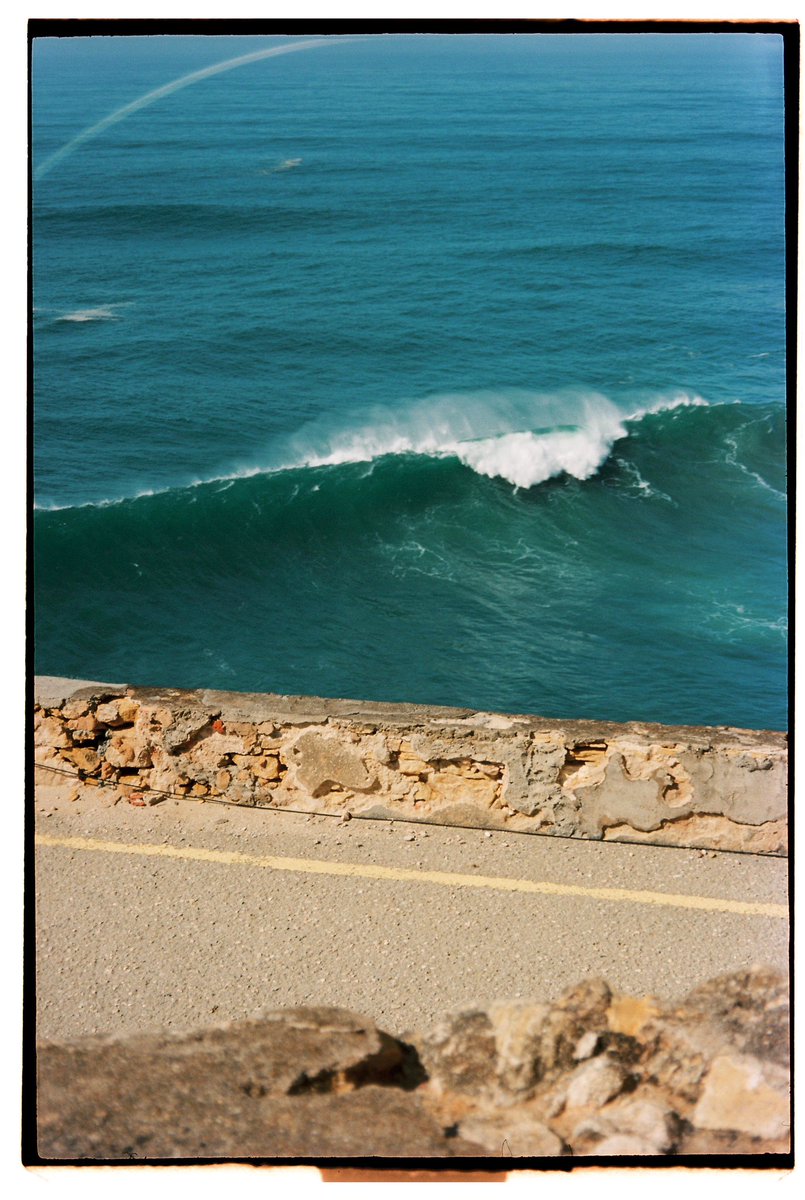 L30amaya's tweet photo. Nazaré en analógico ❤️🇵🇹 https://t.co/vDSlR0efMx