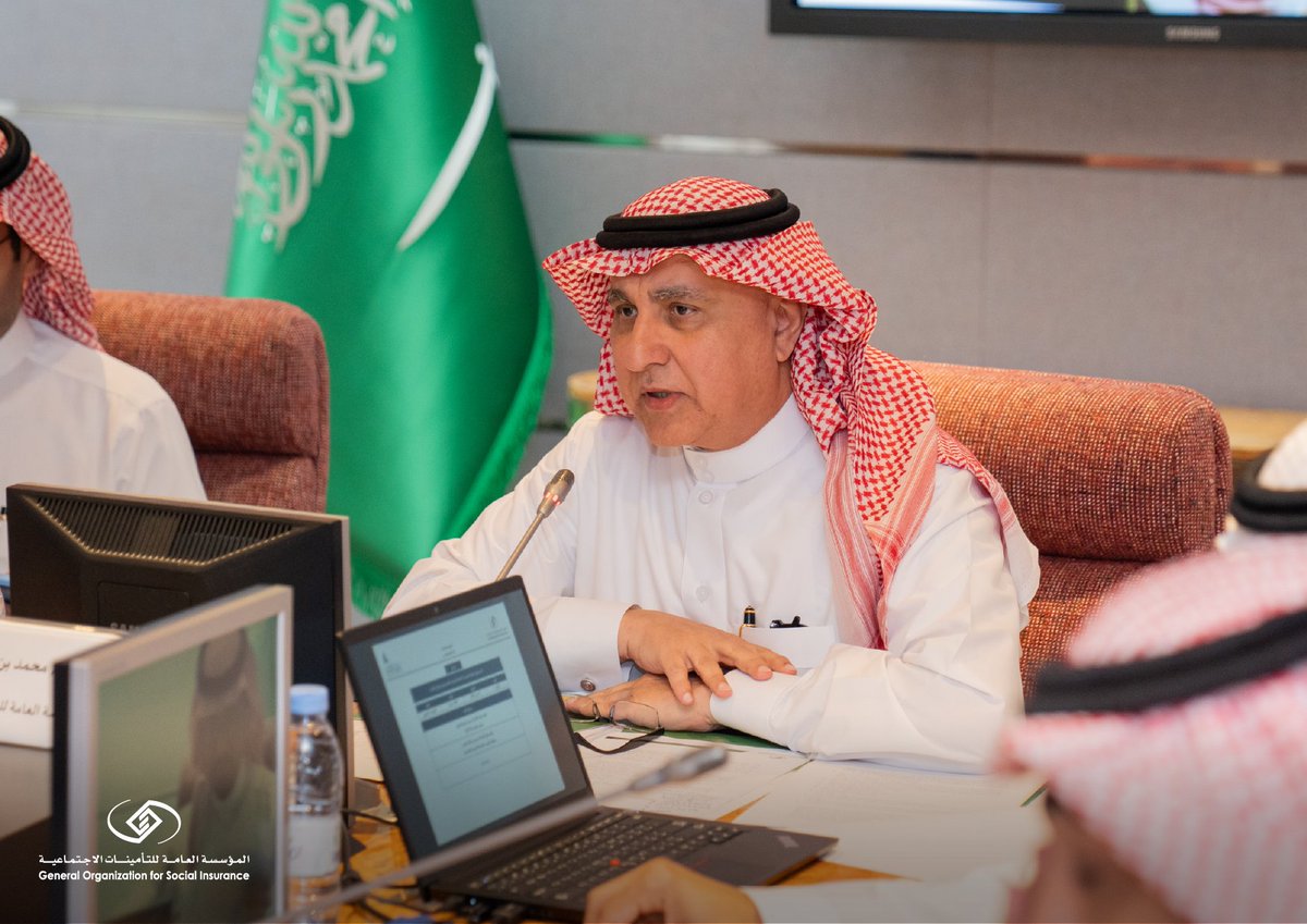 SaudiGOSI's tweet photo. معالي محافظ #التأمينات_الاجتماعية يستكمل اللقاءات مع ممثلي القطاع الخاص ويلتقي برجال وسيدات الأعمال في #غرفة_الشرقية للحديث حول: استراتيجية المؤسسة ومبادرة #المخالفات_الصفرية.

🔗|https://t.co/XQZw950zii

#GOSI https://t.co/DUxoEUlRWy