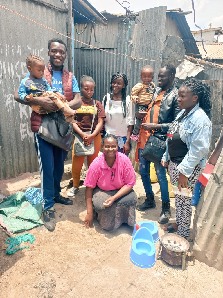 AgolongJr's tweet photo. Mukuru people don't have safe,  reliable and affordable electricity and food and it's right for people in Mukuru to have basic needs in community and in kenyan, Article 43 explicitly refers to the right to adequate food in the context of economic, social and cultural rights. https://t.co/fVTofUkoVi