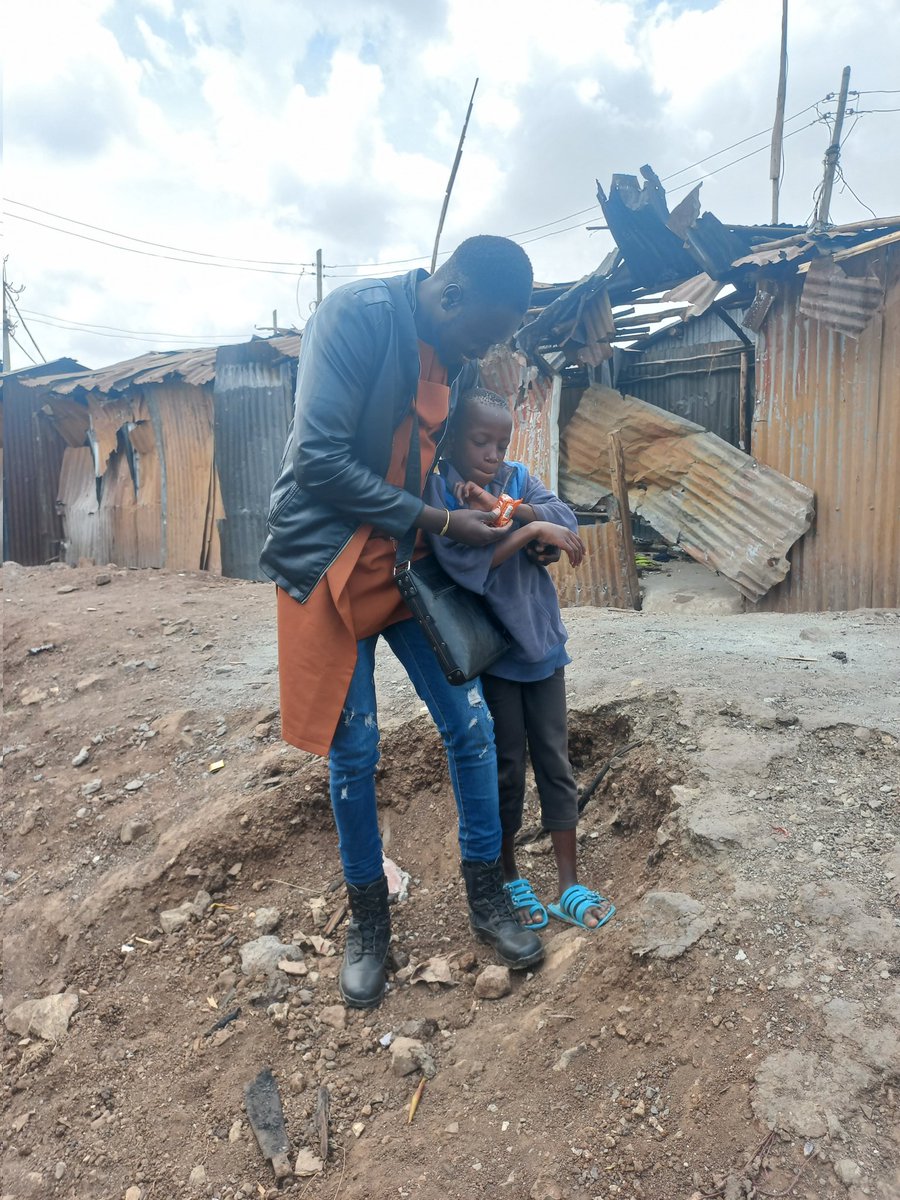 AgolongJr's tweet photo. Mukuru people don't have safe,  reliable and affordable electricity and food and it's right for people in Mukuru to have basic needs in community and in kenyan, Article 43 explicitly refers to the right to adequate food in the context of economic, social and cultural rights. https://t.co/fVTofUkoVi