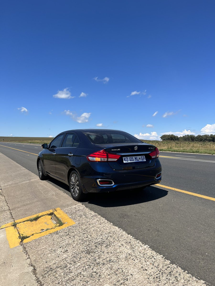 My chariot for the next few days. Might just be my new favourite Suzuki. Feature packed, practical & extremely frugal. Jaunt to Durban returned 5,0l/100km. Driving normally & with the aircon on, possible to easily get 1,000 KMs out of a tank! Suzuki Ciaz for the win!

#SuzukiSA