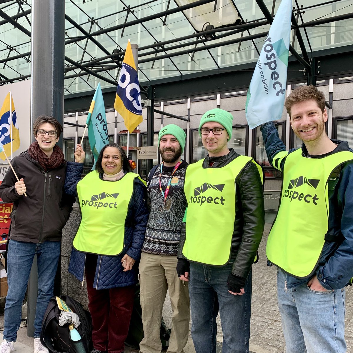 Last picket stop of the morning at BEIS with more great ⁦@ProspectUnion⁩ members #ProspectStrike