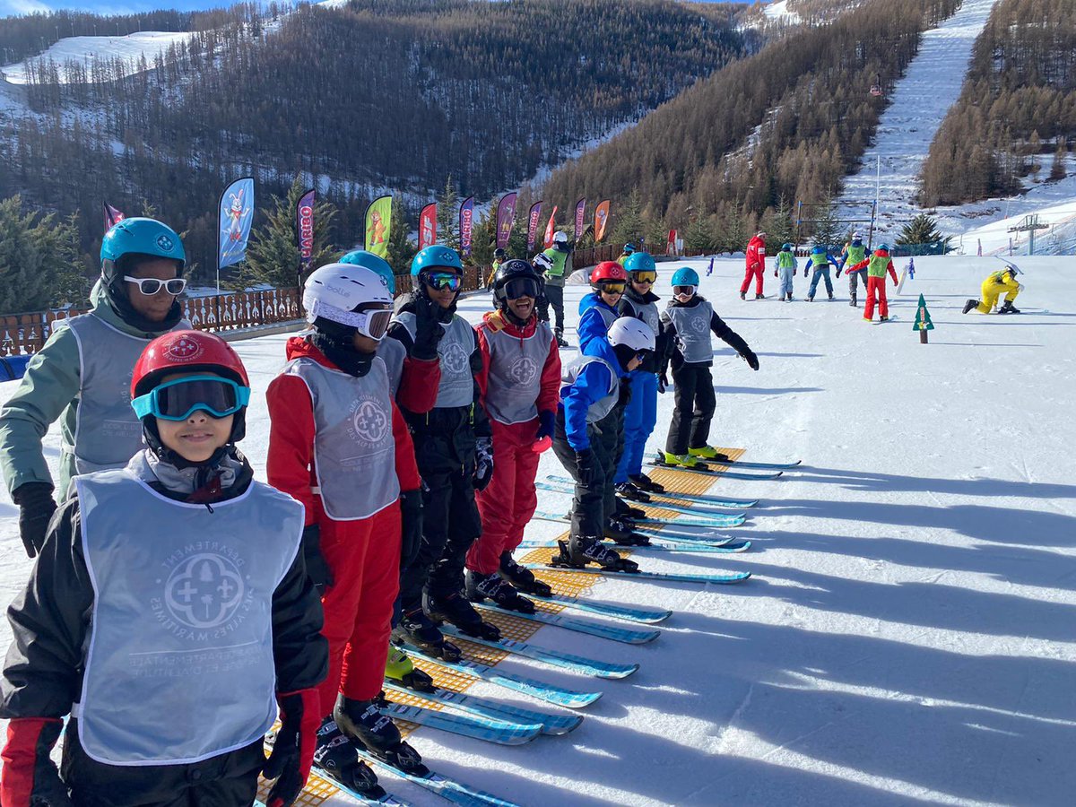 LydiaRossi3's tweet photo. Séjour au ski à Auron avec les 5eme. Découverte de la neige et du ski pour la grande majorité d’entre eux ! #classedécouverte #ski #toutschuss @AlpesMaritimes @College_Jaubert @Marjorie_Lalane @RolandHesse https://t.co/7s5t17Uxct