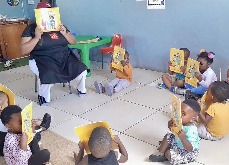 072MISSING's tweet image. The pure joy and excitement continues as we once again handed out MCSA’s colouring-in and story books, which educates the little one’s on #SafetyTipsForChildren, in order to make #SouthAfrica a #SaferPlace for all our children 🙏

#ItTakesAVillage
#BeTheHero
#MCSA