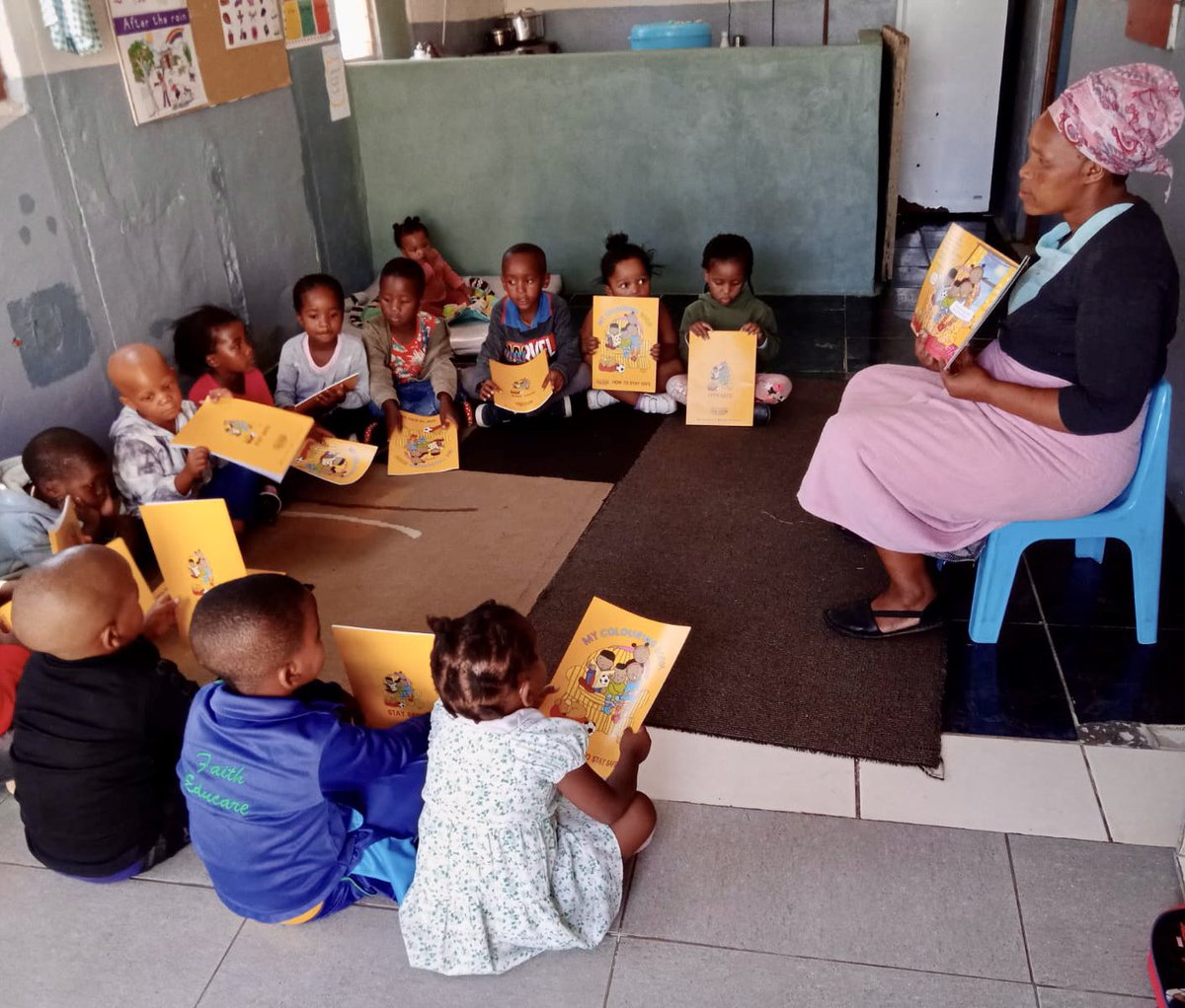 072MISSING's tweet image. The pure joy and excitement continues as we once again handed out MCSA’s colouring-in and story books, which educates the little one’s on #SafetyTipsForChildren, in order to make #SouthAfrica a #SaferPlace for all our children 🙏

#ItTakesAVillage
#BeTheHero
#MCSA