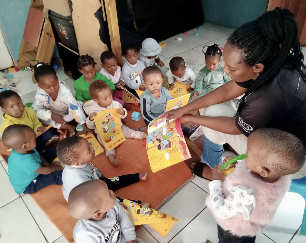 072MISSING's tweet image. The pure joy and excitement continues as we once again handed out MCSA’s colouring-in and story books, which educates the little one’s on #SafetyTipsForChildren, in order to make #SouthAfrica a #SaferPlace for all our children 🙏

#ItTakesAVillage
#BeTheHero
#MCSA