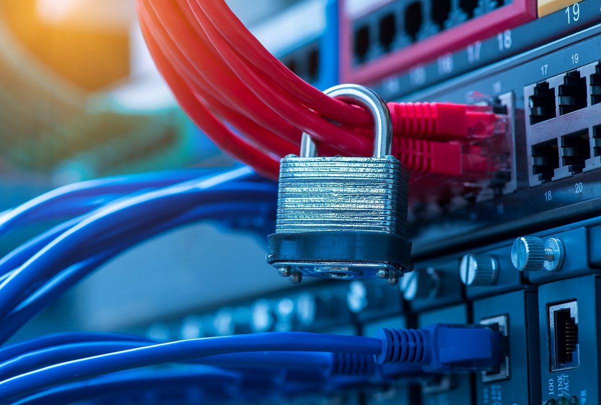 Alfacod's tweet photo. Ormai tutte le aziende hanno capito (si spera) che devono realizzare una seria strategia di #cybersecurity. Ma come si fa? Con quali strumenti? Da cosa, esattamente, difendersi?
Tutte le risposte in una guida alla Cybersecurity. 
⏩ https://t.co/hJrAFWT5Va https://t.co/7RRfcO10ER
