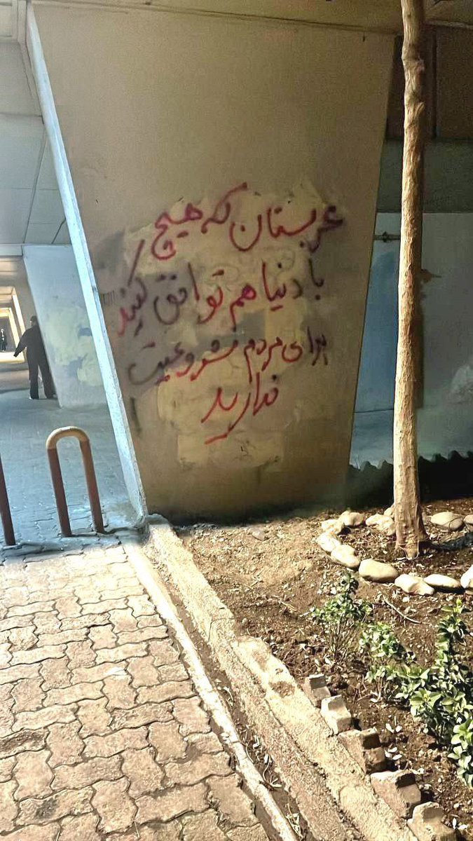ستون های اکباتان خودش یه پا توییتر شده
#مهسا_امینی 
#بچه_های_اکباتان