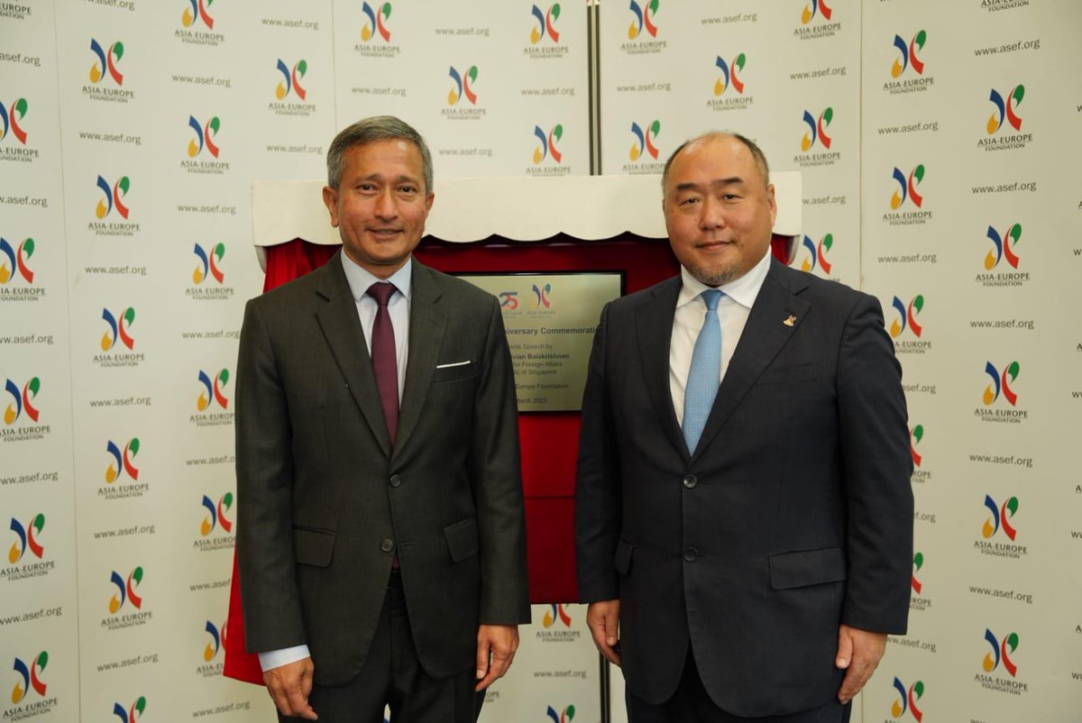 aseforg's tweet photo. Amb Toru MORIKAWA, #ASEF Executive Director & Javier PARRONDO, Chair of the ASEF Board of Governors, honoured Dr Vivian BALAKRISHNAN, Minister of #ForeignAffairs of #Singapore, by unveiling a commemoratory plaque and offering a token of appreciation. #ASEF25 https://t.co/sWgOJYbt4w