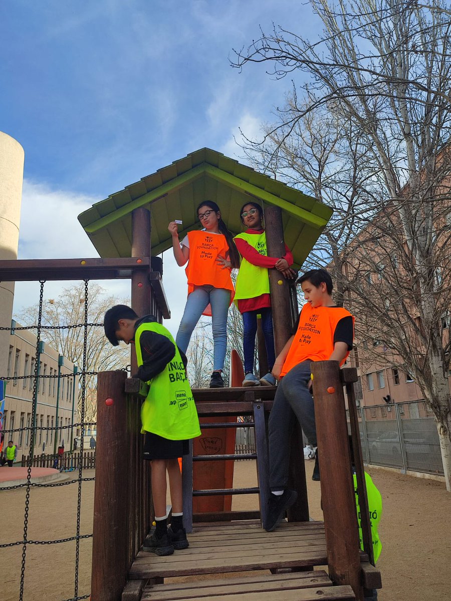 FundacioFCB's tweet image. 💜For #IWD23 at Cascavell School we organized a women’s sports game to promote gender equality through our project #MadeToPlay together with @Nike.