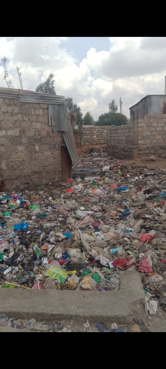 Saida_Aluda's tweet photo. Living conditions in Mukuru kwa Ruben.....very concerning 😟#Mukuru
#MukuruSPA
#Mukurupeoplesmanifesto
#JPICFA2 https://t.co/ALelICcKjA