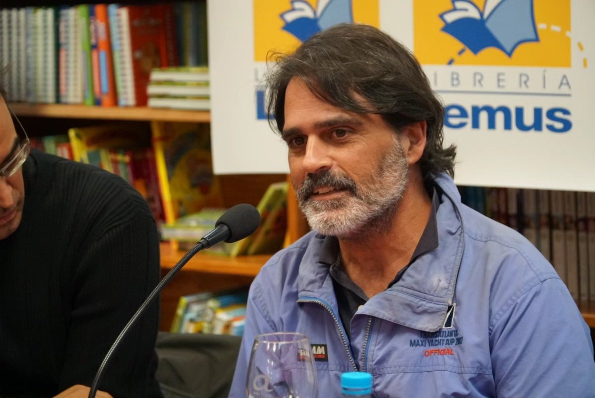SantaCruzComic's tweet photo. 📸 Fotos de la presentación de 'Juan Negrín' en la Librería Lemus. Esta es otra de las actividades organizadas con motivo del #DíaDelCómic 😊

#SantaCruzCómic | #SCcómic | #NegrínCómic | @SectorialComic https://t.co/ojCRSbnCZb
