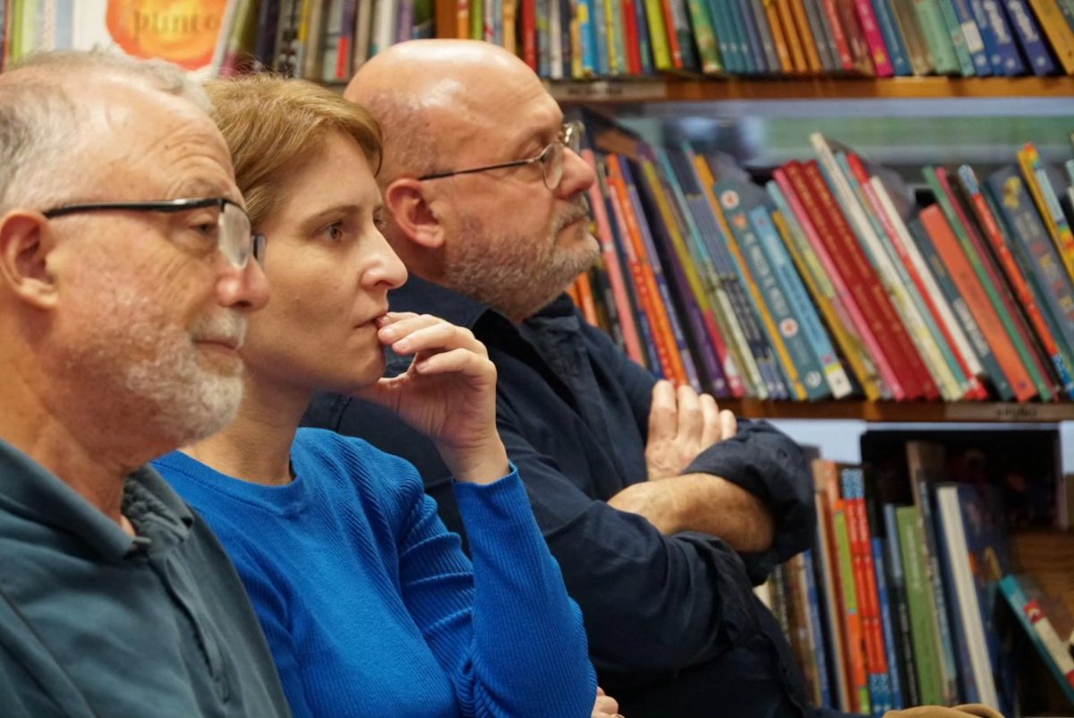 SantaCruzComic's tweet photo. 📸 Fotos de la presentación de 'Juan Negrín' en la Librería Lemus. Esta es otra de las actividades organizadas con motivo del #DíaDelCómic 😊

#SantaCruzCómic | #SCcómic | #NegrínCómic | @SectorialComic https://t.co/ojCRSbnCZb