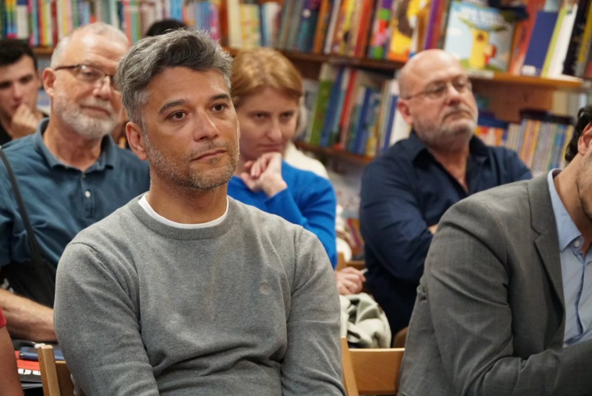 📸 Fotos de la presentación de 'Juan Negrín' en la Librería Lemus. Esta es otra de las actividades organizadas con motivo del #DíaDelCómic 😊

#SantaCruzCómic | #SCcómic | #NegrínCómic | <a href="/SectorialComic/">Sectorial del Cómic</a>