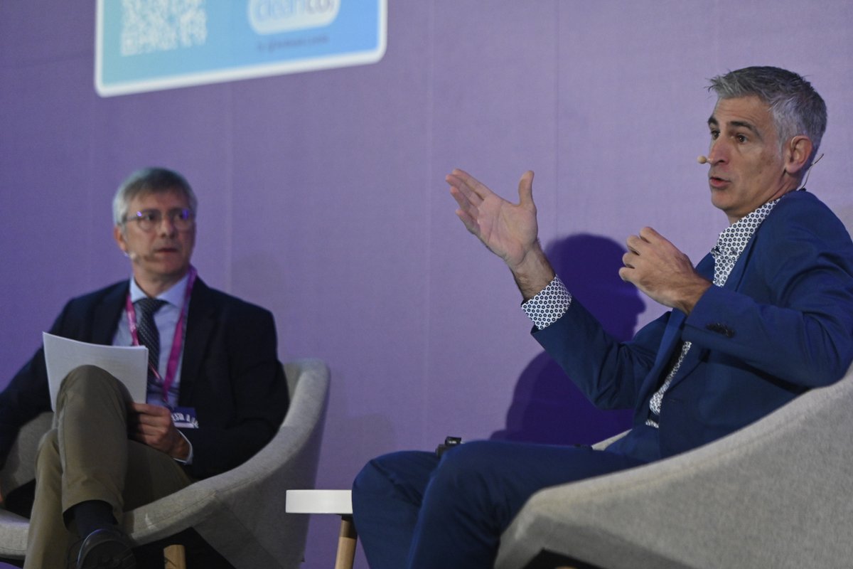 CABK_Connect's tweet photo. ¿Cómo optimizar el impacto fiscal en la transmisión de oficinas de #farmacia? Víctor Masó, director del departamento de asesoramiento patrimonial en @CaixaBank, nos da la solución a esta pregunta. 💯 

#ConnectEvents #CaixaBankNegocios #CaixaBankPharma #Infarma2023 https://t.co/7y41mWexcz
