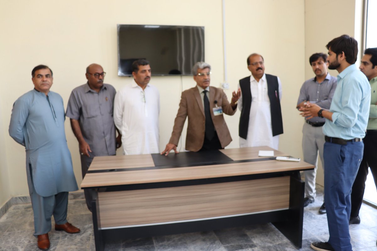sindhiaahyan's tweet photo. A remarkable meeting with the members of YPDC at Students society..Shah Abdul Latif University kHP Mir's
With Respected V.C Dr prof Khalil Ahmed abupotu✨
#DevelopmentLeadershipAwards
#PakistanAt75
#PMYouthDev
#UnsungHeroes
#HighAchievers
#EmergingYoungLeaders
#OverseasPakistanis https://t.co/UCL0blANHb