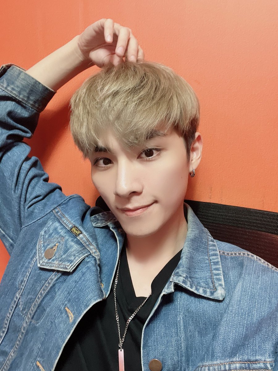 XIAOJUNLOOKS's tweet photo. https://t.co/wZ0kb59mta