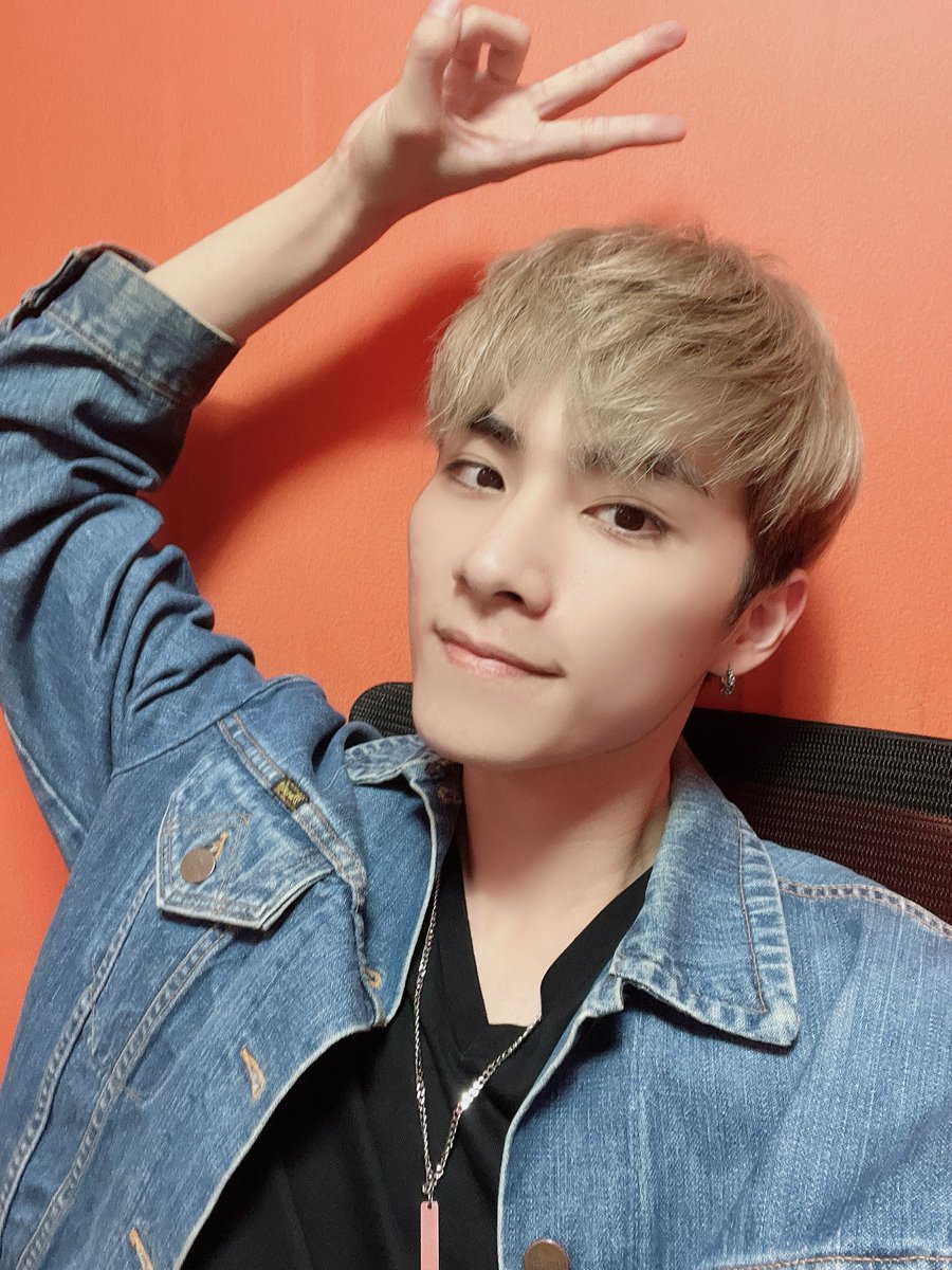 XIAOJUNLOOKS's tweet photo. https://t.co/wZ0kb59mta