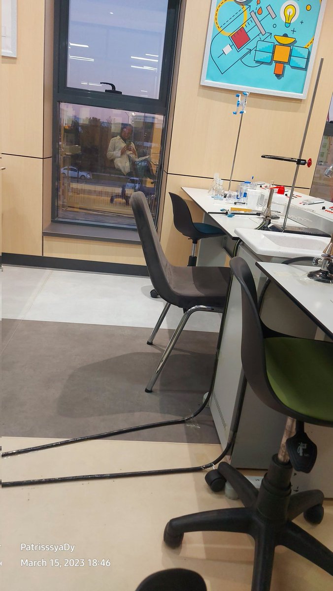 PatrisssyaDy's tweet image. Sleepy... tired... hungry 😢 and Rena is pissing me a lot 😒 😑 😤 😫 

#overtime #labpractical #chemistry