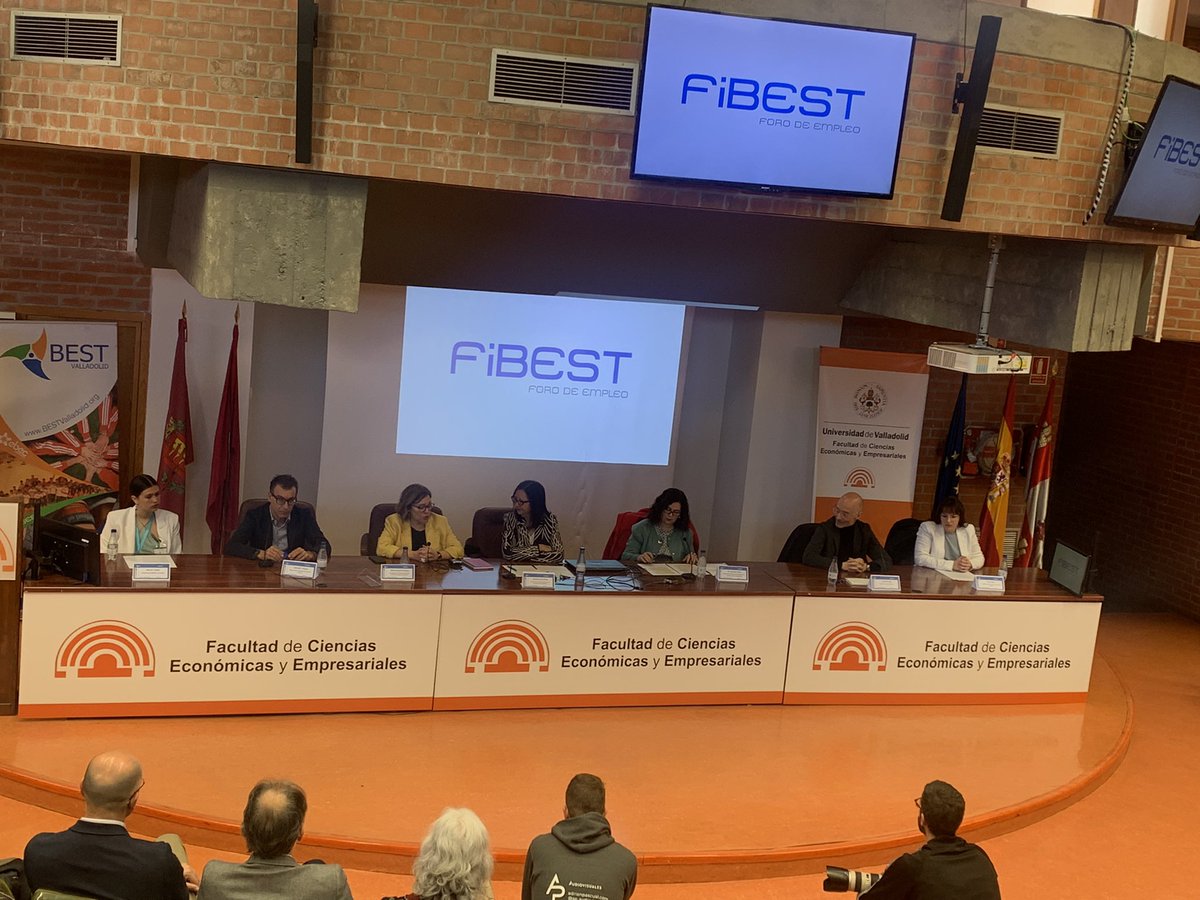 economicas_uva's tweet photo. ¡Gran éxito del despegue de la carpa @FiBESTorg #TourDelTalento en @economicas_uva! Gracias a todos los que os habéis acercado hoy a visitarnos, incluido el Rector @largo_rector y el Alcalde @oscar_puente_ y a todos los que habéis hecho posible esta iniciativa @FPdGi #SomosECOUVa https://t.co/dtGv3IJgRm