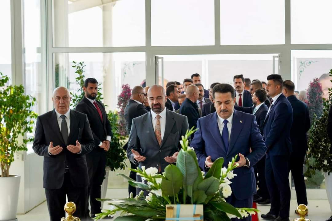 LIbrahimahmed's tweet photo. محەمەد شیاع سودانی سەرۆک وەزیرانی عیراق و وەفدێکی هاوڕێی سەردانی مەزاری سەرۆک مام جەلال یان کرد و لەلایەن بافڵ جەلال تاڵەبانی پێشوازیکرا .
#Mam_Jalal
#Mohammed_Shia_Al_Sudani
#Prime_Minister_of_Iraq
#Bafel_Jalal_Talabani
#President_of_the_Patriotic_Union_of_Kurdistan
#Dabashan https://t.co/5mcqNLKBjQ