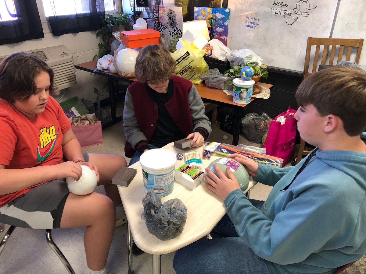 Students working on Cell Projects in Science at OMS! #interactivelearning <a href="/sccboe/">St. Clair County Schools</a> <a href="/dgaribay/">Danna valentina Izquierdo garibay</a> <a href="/Burns_StClair/">Justin Burns</a>