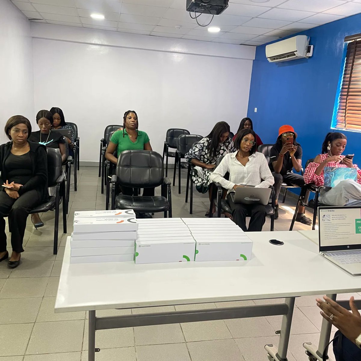healthtracka's tweet photo. What a blast educating the @mycovergenius team about cervical cancer prevention!
Big shout-out to everyone who participated and asked great questions! Keep rockin' those routine check-ups and stay on top of your health game! ππ©ββοΈπ¨ββοΈπͺ
#HealthTracka #CoverGenius https://t.co/Hb1YhSnhax