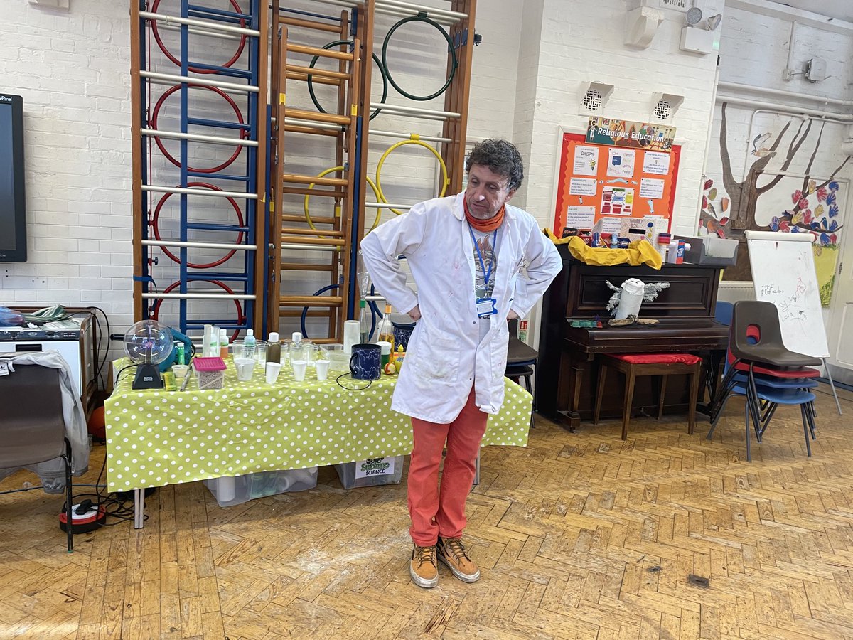 sheet_primary's tweet photo. Sublime science visit ⁦@sheet_primary⁩ #science https://t.co/svrgZJw1SL