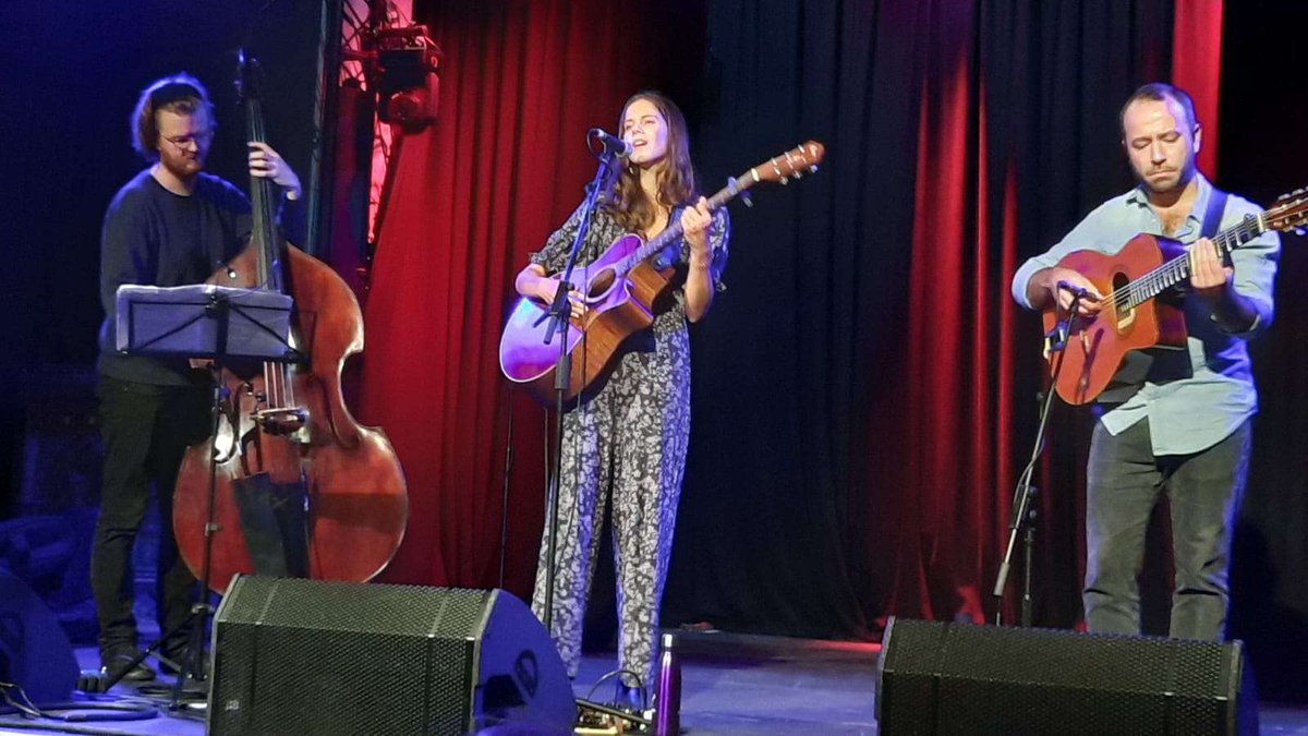 zoewrenmusic's tweet photo. Just a few days til my first London show of the year! Can't wait to play the beautiful @CrazyCoqs theatre in Piccadilly Circus this Sun 3pm with my Trio - we're planning some new song arrangements and I'm buzzing!
I would so love to see your faces there 😍
https://t.co/091SqUDUhv https://t.co/9rBnJ7TUsx